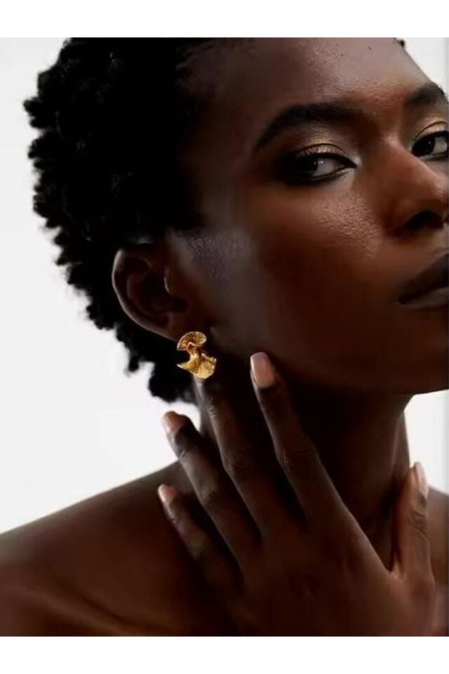 Kıvrımlı Çelik Vip Küpe