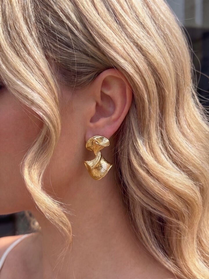 Kıvrımlı Çelik Vip Küpe