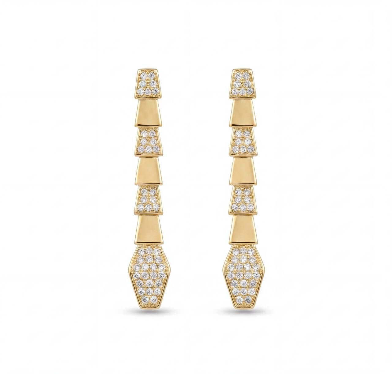 Gold Renk Tasarım Küpe